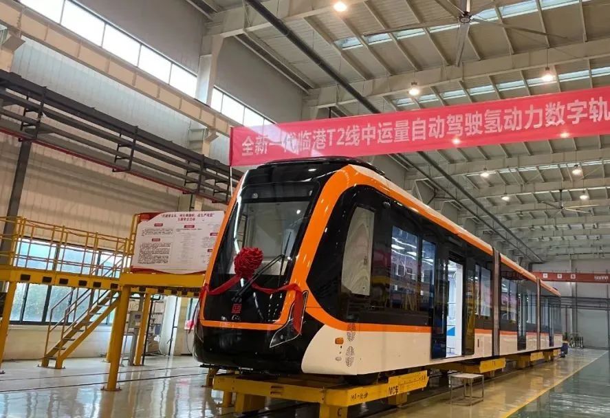 全球首辆氢动力数字轨道胶轮电车下线,加氢15分钟，续航1000公里！